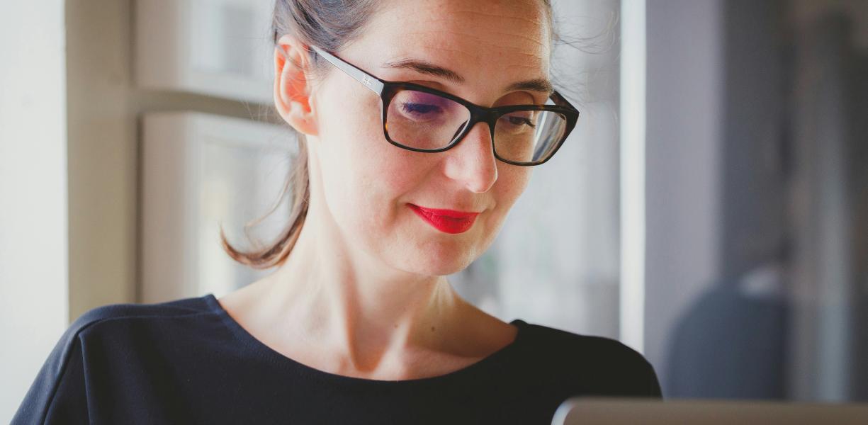 Businesswoman (image @ Javier Sierra, Unsplash)