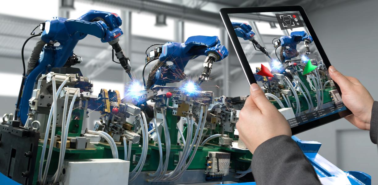 Robot monitoring (image: Shutterstock.com).